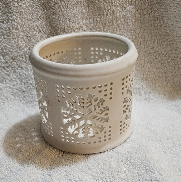 Ganz Laser Cut Out Candle Holder Decoration White Beautiful Festive 3 × 3 In - Picture 2 of 5